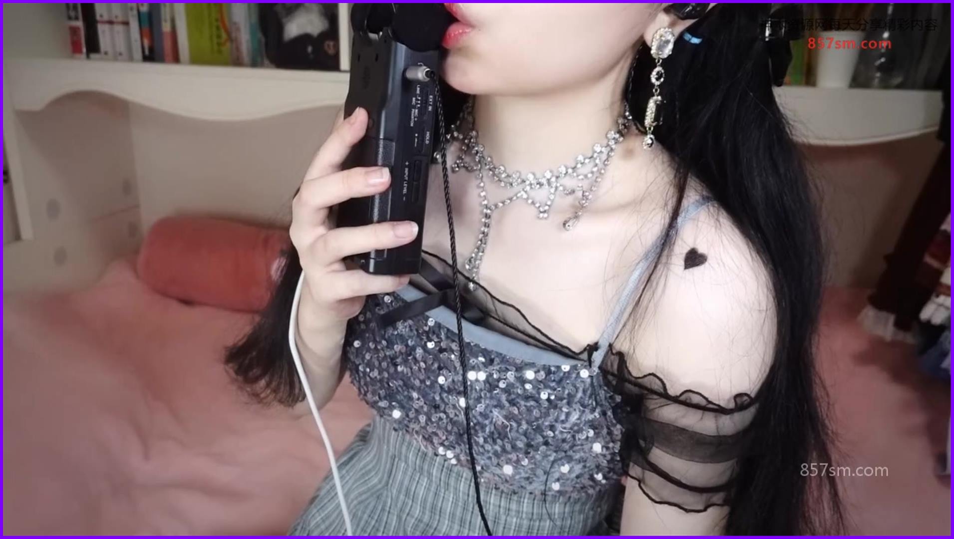 小羊喵ASMR中间喘息烤全羊带一点儿摩擦的小袜子