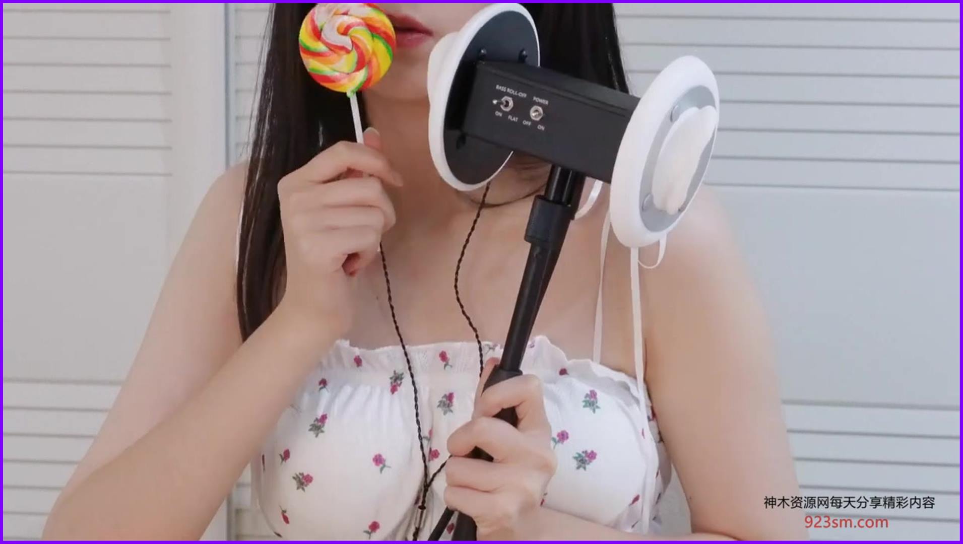 美女ASMR助眠舔棒棒糖-