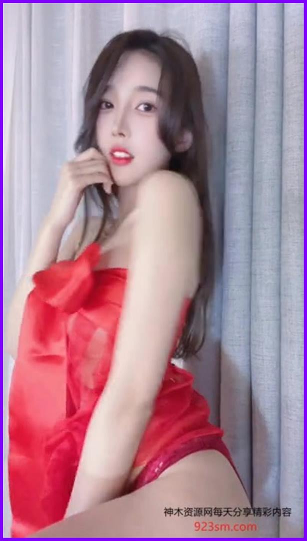 虎牙小小奶瓶儿自拍