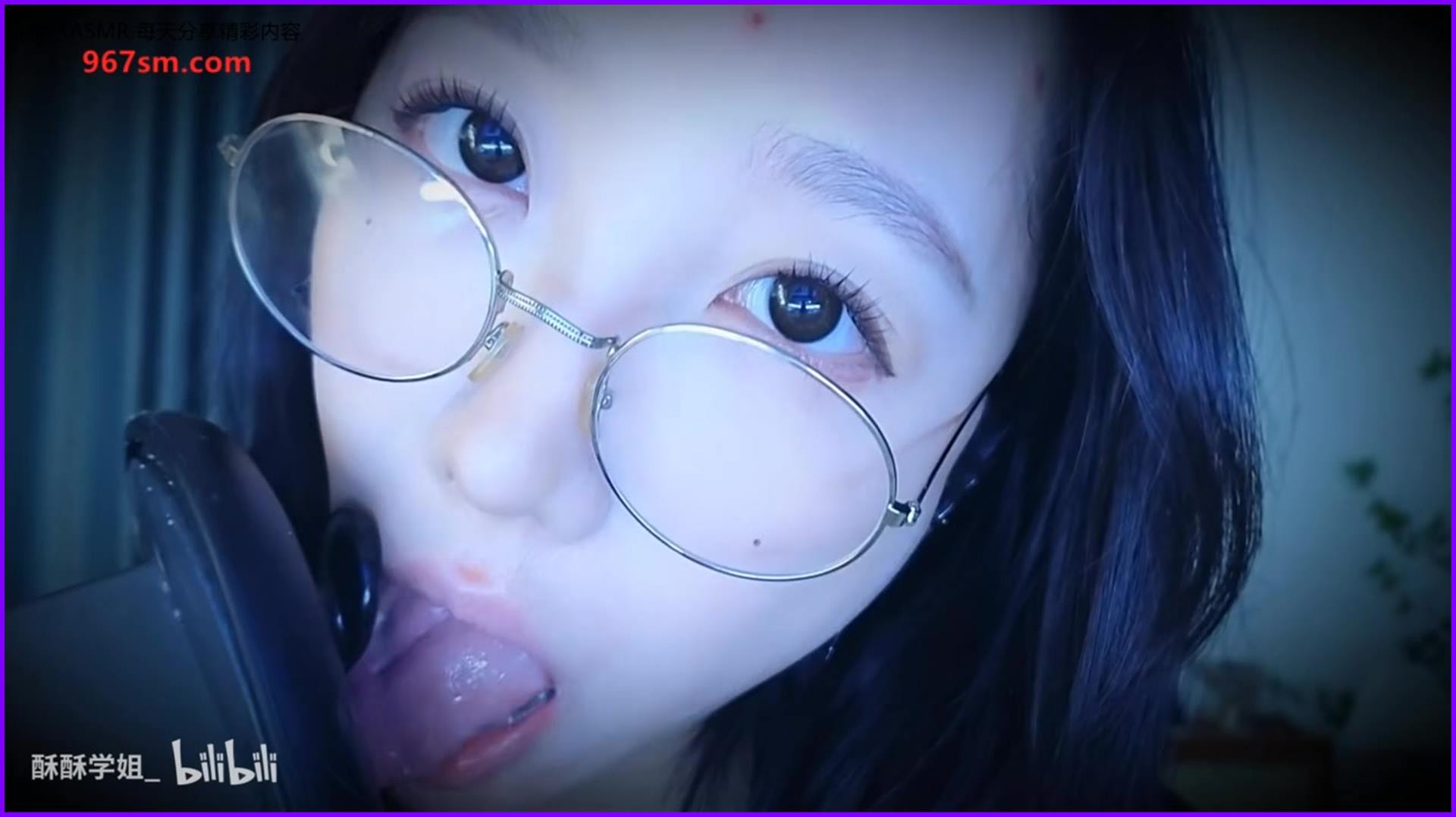 酥酥学姐近距离舔耳